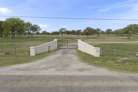 608 N Creek Road Comfort TX 78013