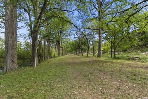608 N Creek Road Comfort TX 78013