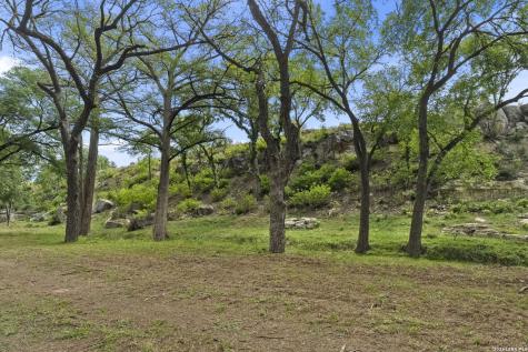 608 N Creek Road Comfort TX 78013
