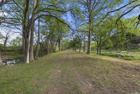608 N Creek Road Comfort TX 78013