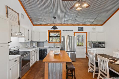2631 Us Highway 281 Johnson City TX 78636