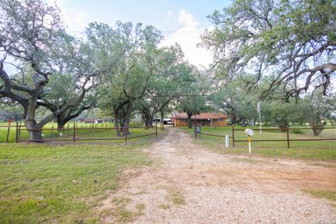 1698 W Fm 2200 Devine TX 78016
