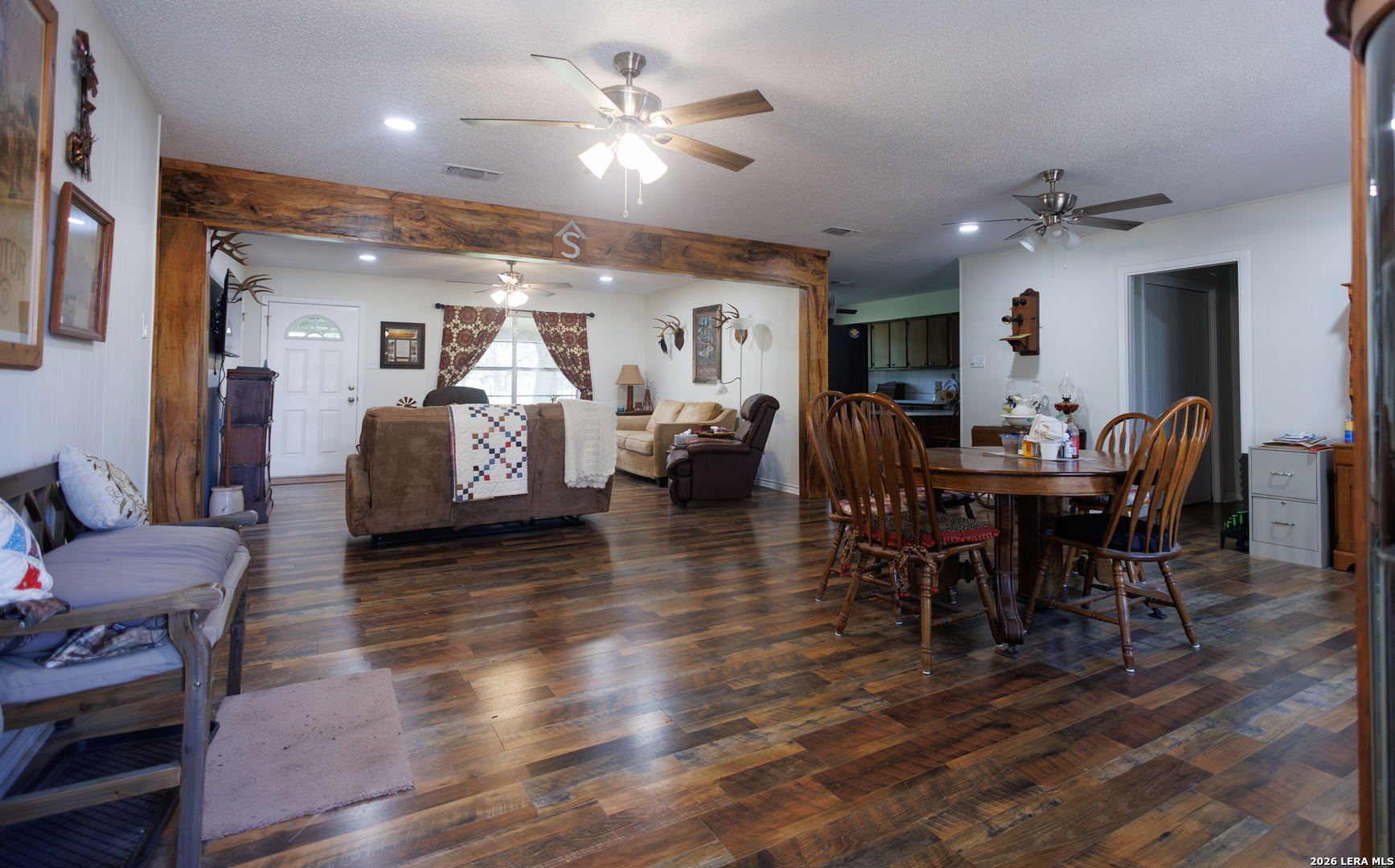 1698 W Fm 2200 Devine TX 78016