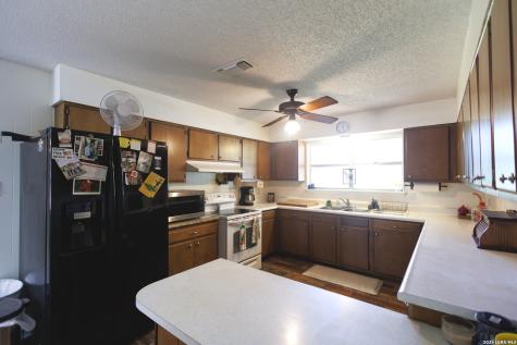 1698 W Fm 2200 Devine TX 78016