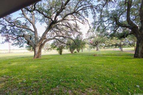 1698 W Fm 2200 Devine TX 78016