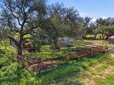 1698 W Fm 2200 Devine TX 78016