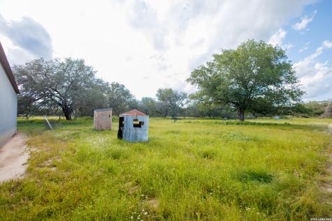 1698 W Fm 2200 Devine TX 78016