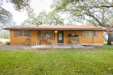 1698 W Fm 2200 Devine TX 78016