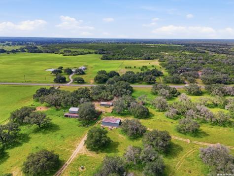1698 W Fm 2200 Devine TX 78016