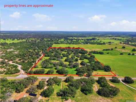 1698 W Fm 2200 Devine TX 78016