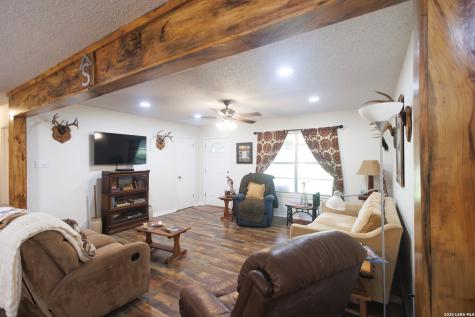 1698 W Fm 2200 Devine TX 78016