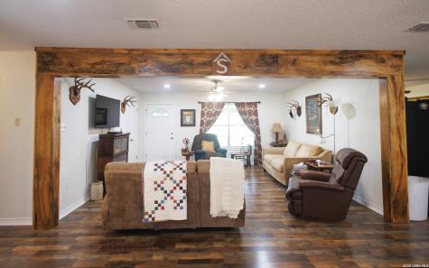 1698 W Fm 2200 Devine TX 78016