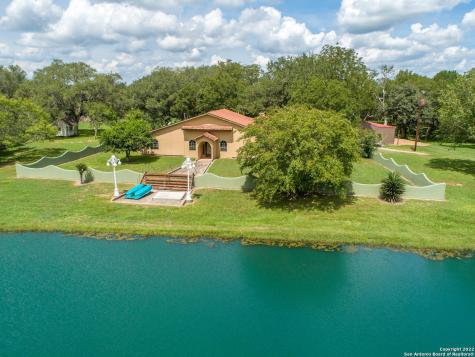 614 Lassman Road Goliad TX 77963