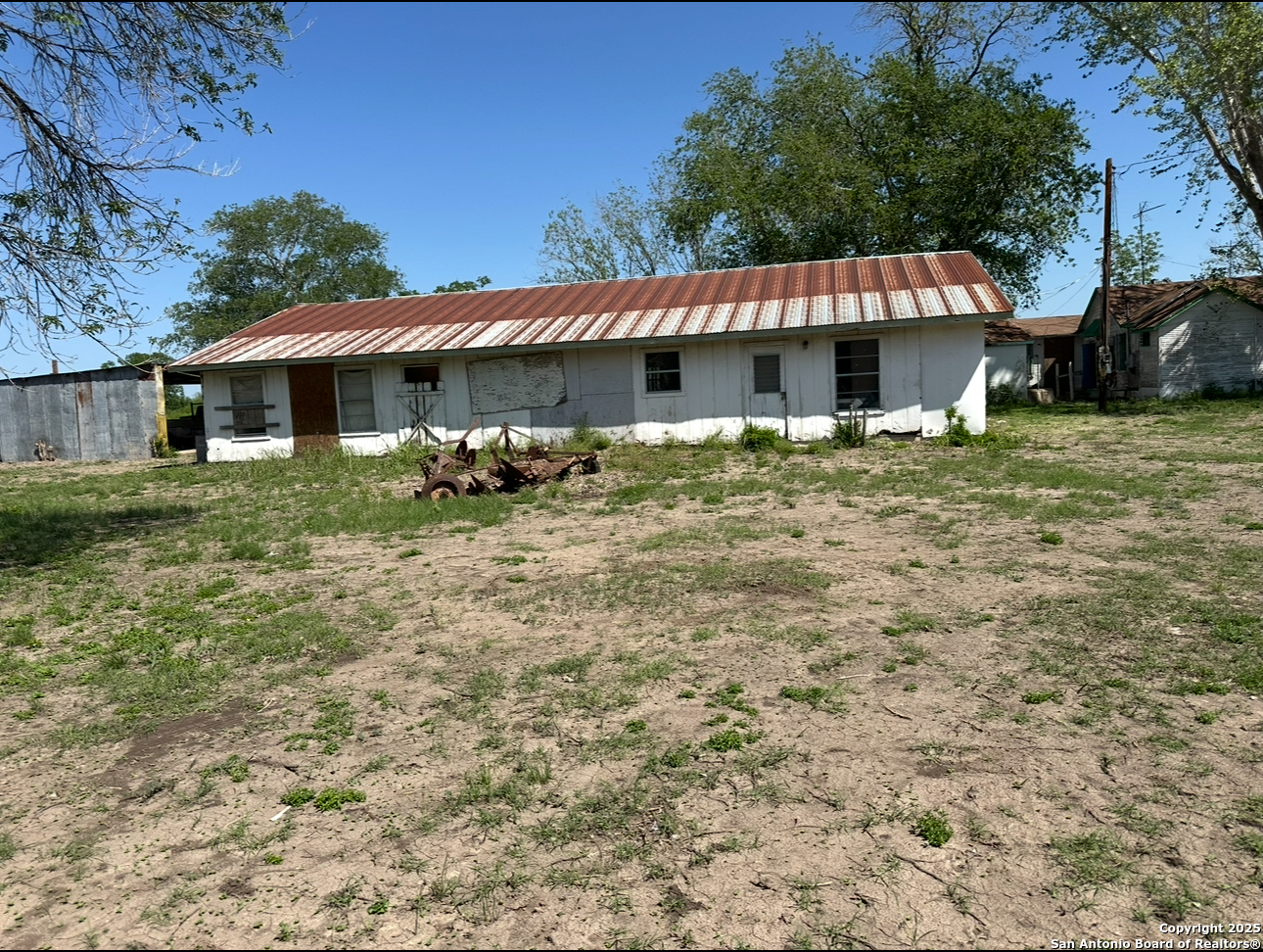 1231 State Highway 132 Devine TX 78016