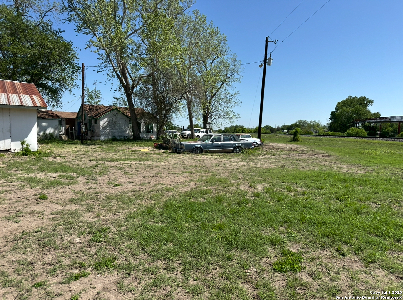 1231 State Highway 132 Devine TX 78016