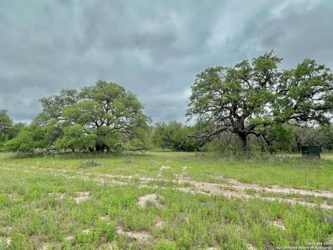 177.9 Ac Cr 7711 Devine TX 78016