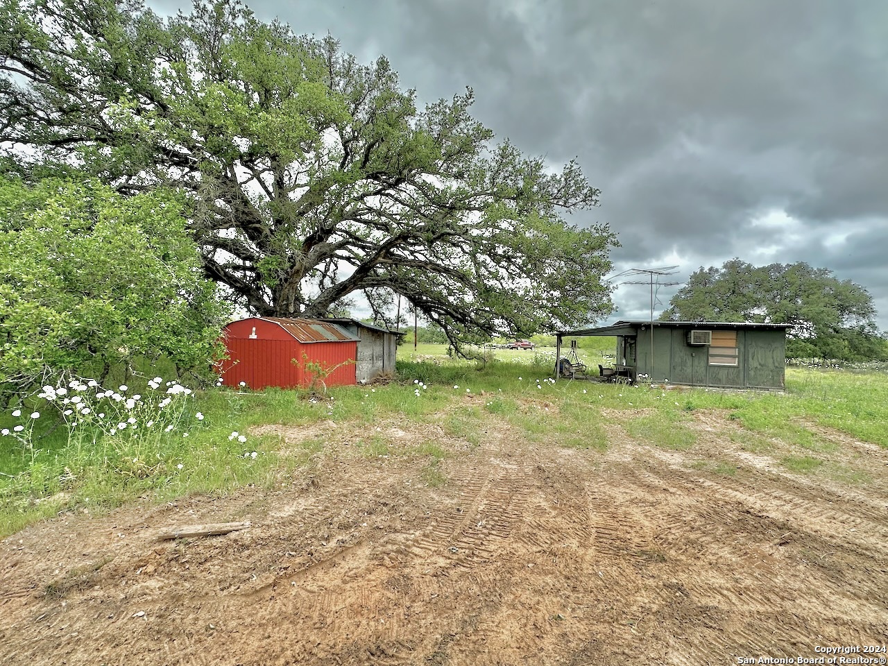 177.9 Ac Cr 7711 Devine TX 78016