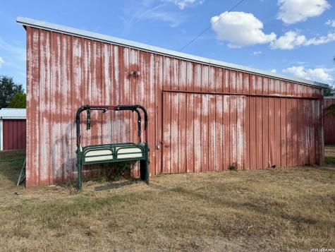 2710 N State Highway 80 Nixon TX 78140
