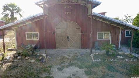 2710 N State Highway 80 Nixon TX 78140