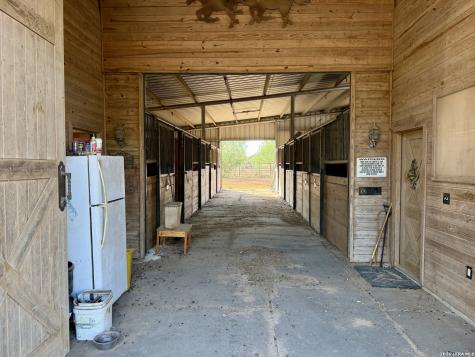 2710 N State Highway 80 Nixon TX 78140