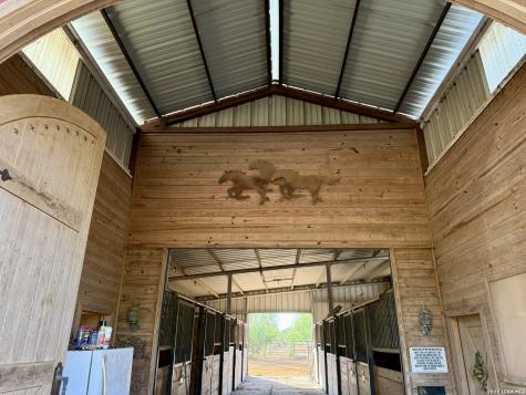 2710 N State Highway 80 Nixon TX 78140