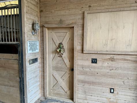 2710 N State Highway 80 Nixon TX 78140