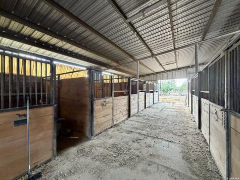 2710 N State Highway 80 Nixon TX 78140