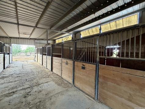 2710 N State Highway 80 Nixon TX 78140