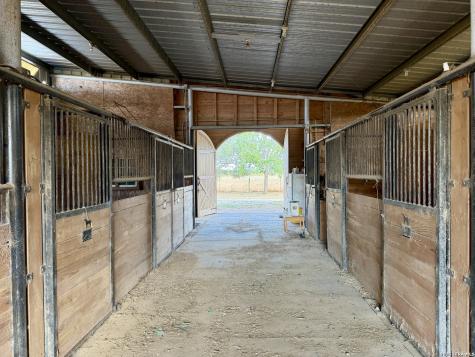 2710 N State Highway 80 Nixon TX 78140