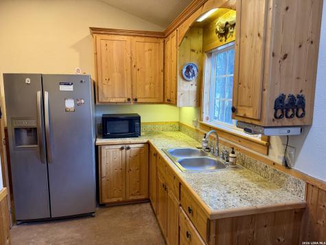 2710 N State Highway 80 Nixon TX 78140