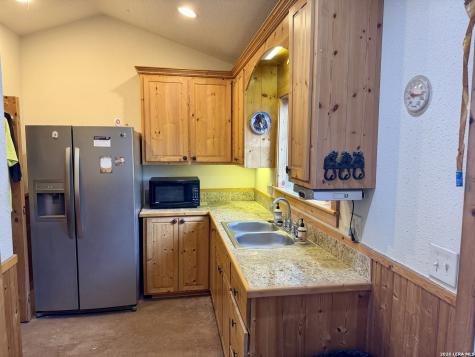 2710 N State Highway 80 Nixon TX 78140