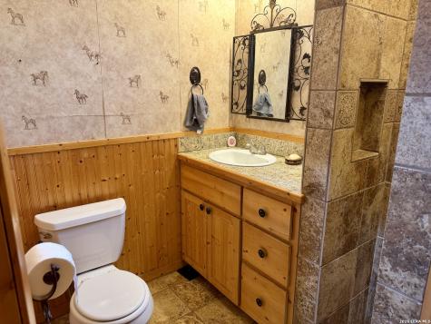 2710 N State Highway 80 Nixon TX 78140