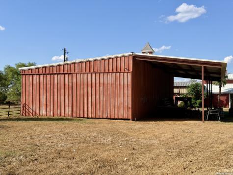 2710 N State Highway 80 Nixon TX 78140