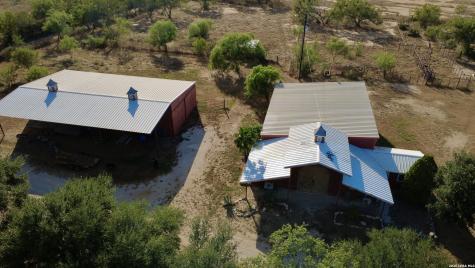 2710 N State Highway 80 Nixon TX 78140