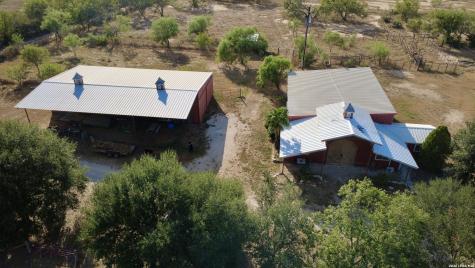 2710 N State Highway 80 Nixon TX 78140