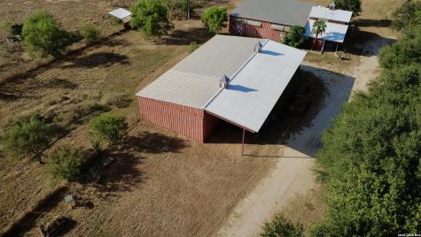 2710 N State Highway 80 Nixon TX 78140