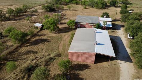 2710 N State Highway 80 Nixon TX 78140