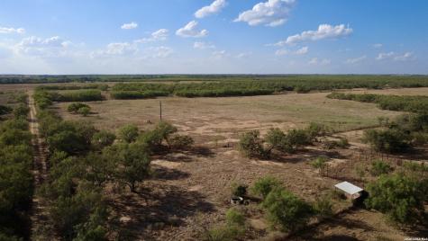 2710 N State Highway 80 Nixon TX 78140