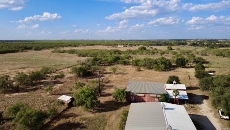 2710 N State Highway 80 Nixon TX 78140