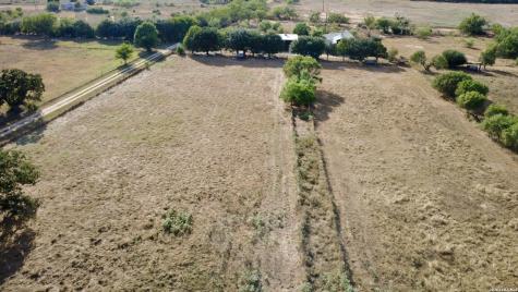 2710 N State Highway 80 Nixon TX 78140