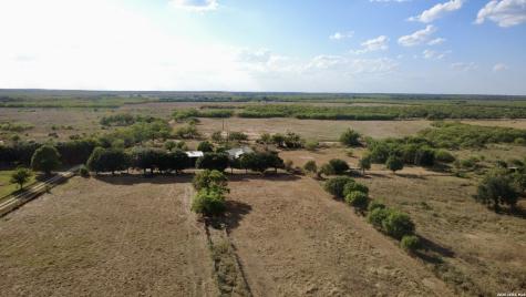 2710 N State Highway 80 Nixon TX 78140