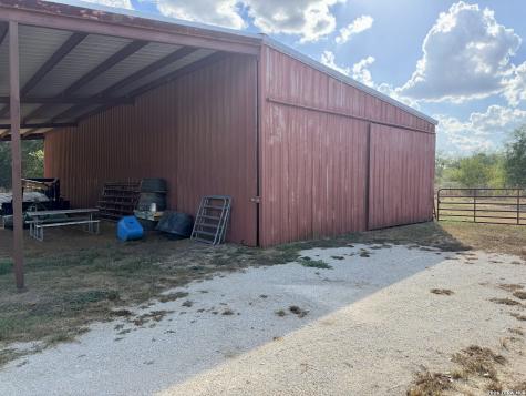 2710 N State Highway 80 Nixon TX 78140