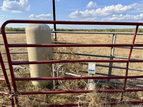 2710 N State Highway 80 Nixon TX 78140