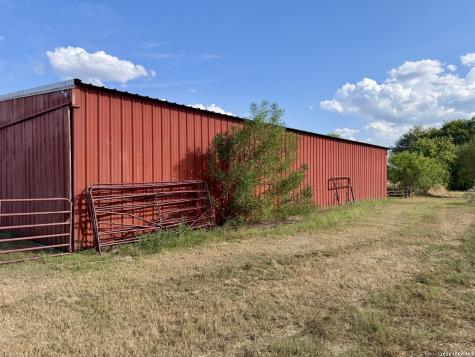 2710 N State Highway 80 Nixon TX 78140