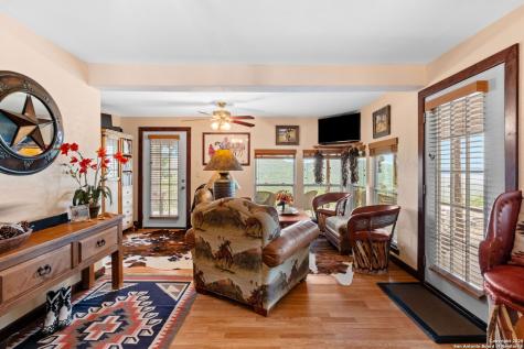 411 Valley View Pipe Creek TX 78063