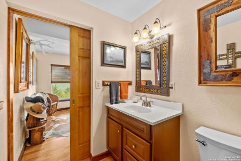 411 Valley View Pipe Creek TX 78063