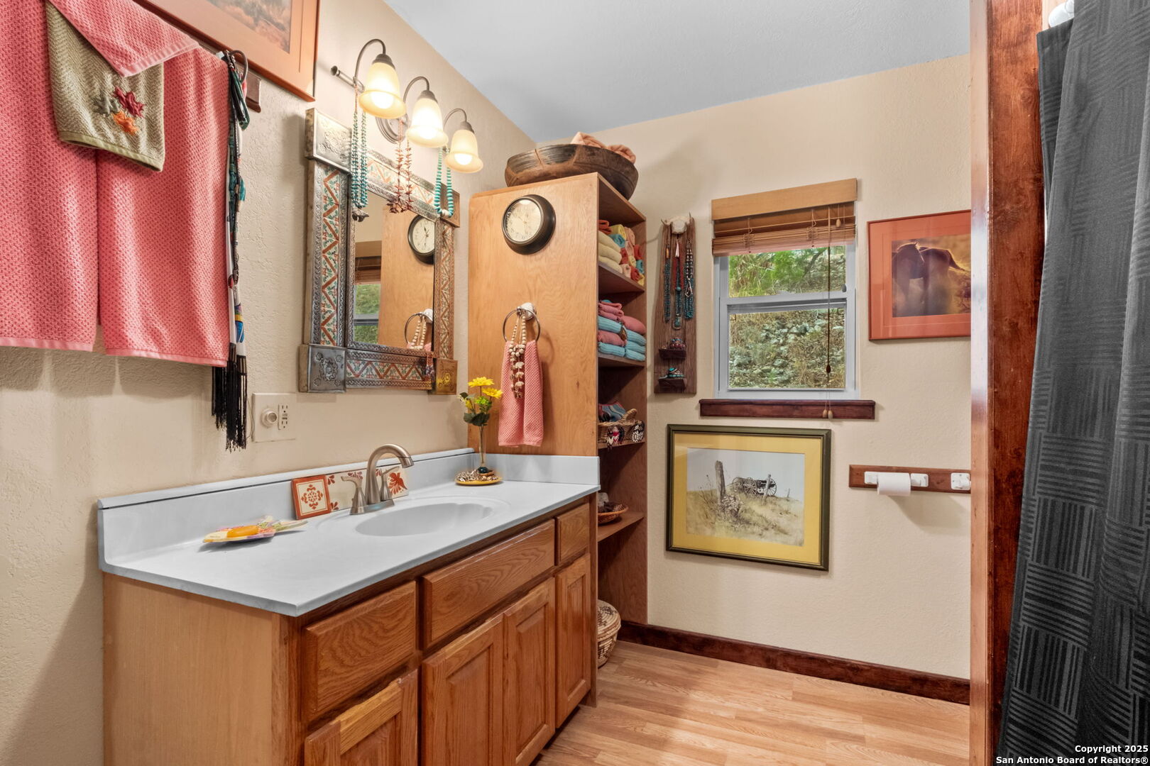 411 Valley View Pipe Creek TX 78063