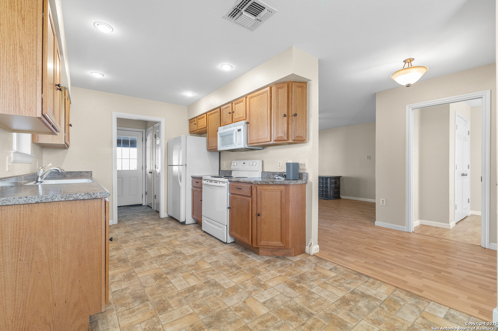 1591 Leissner School Seguin TX 78155