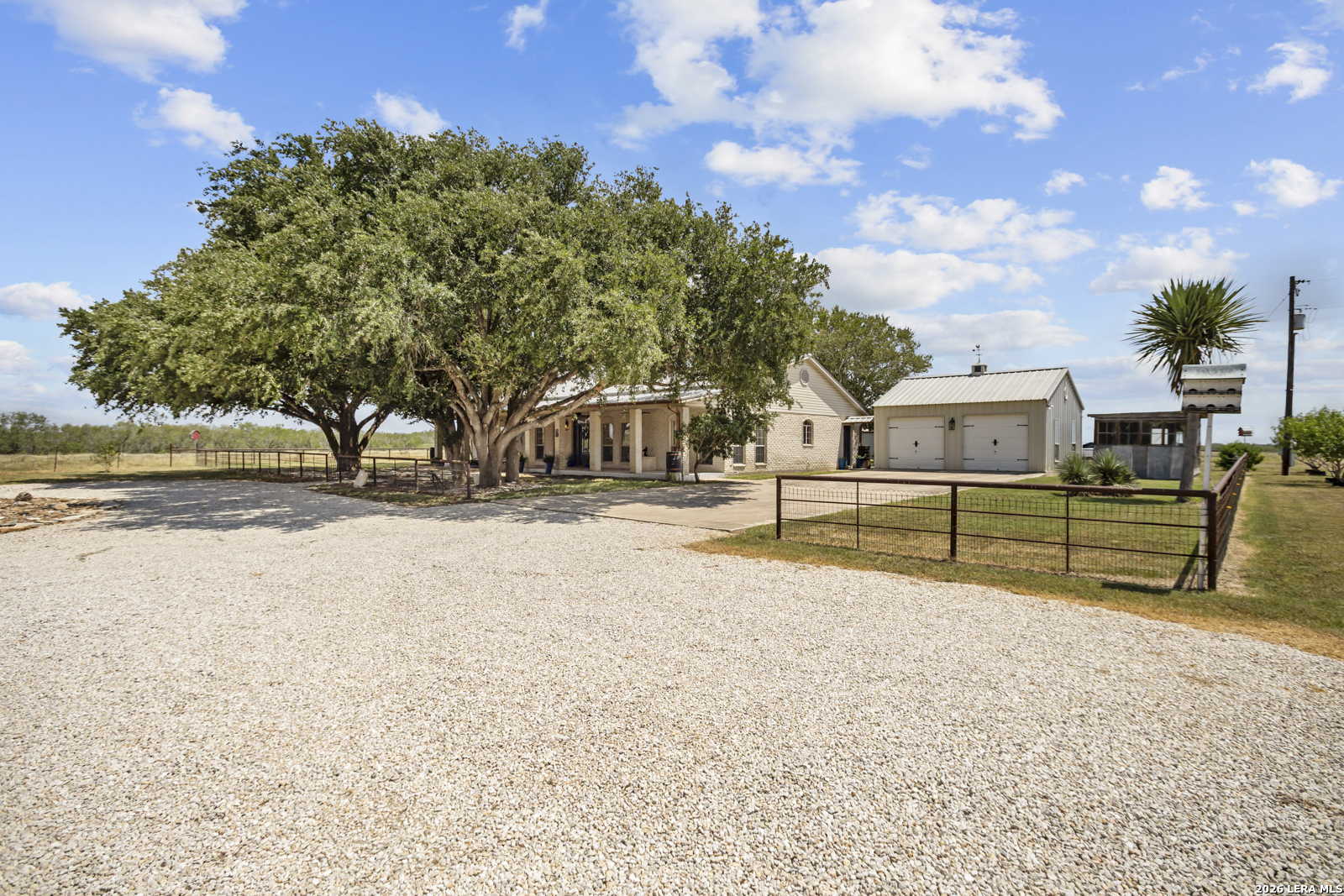 809 County Road 213 Mccoy TX 78113