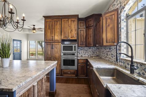 809 County Road 213 Mccoy TX 78113